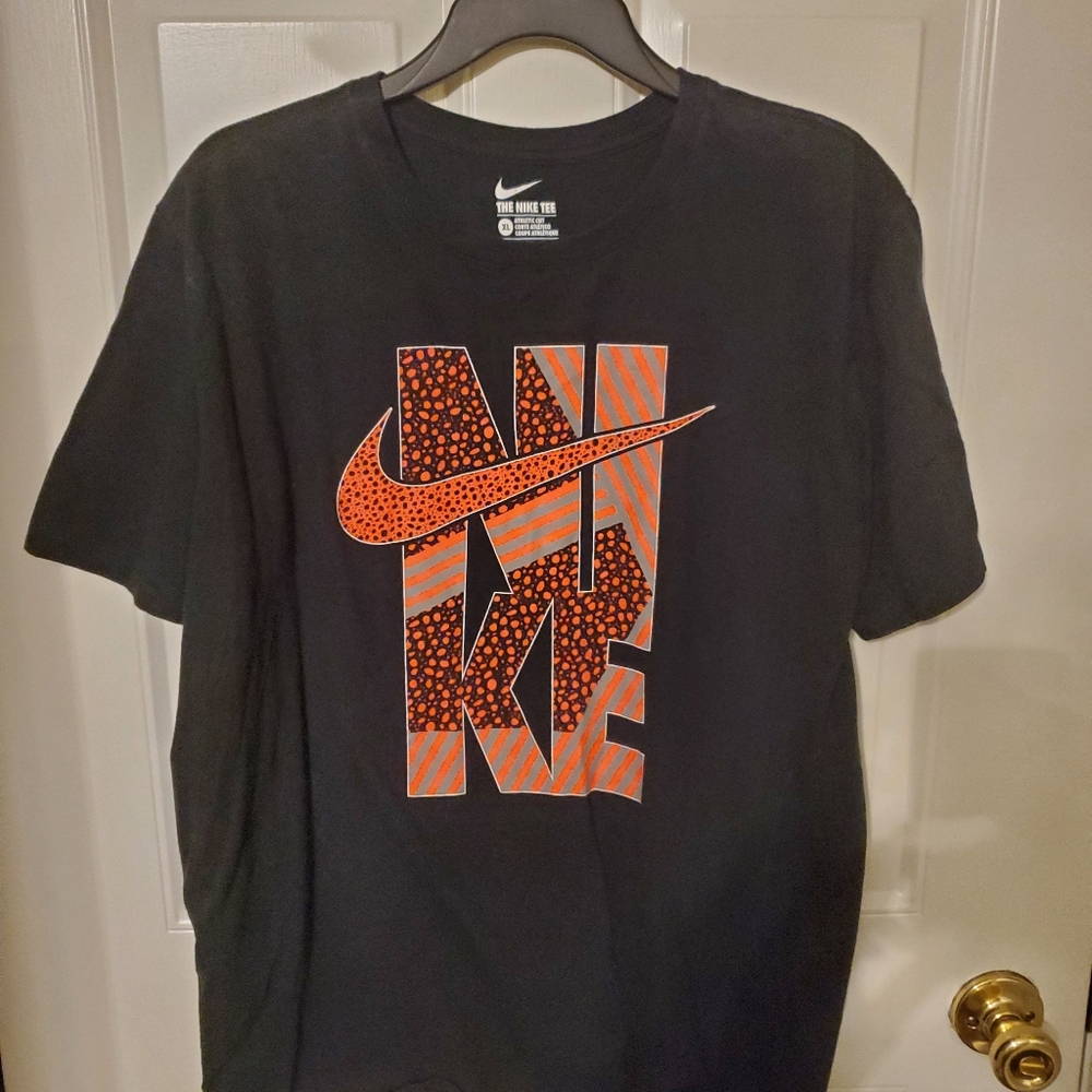 Black Nike graphic t-shirt